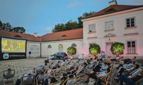Kino letnie w Łazienkach x Alesto