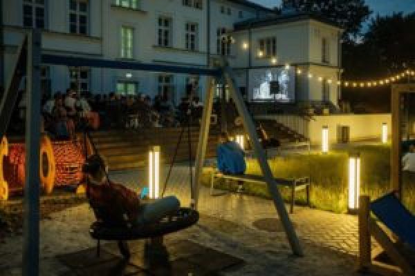 Кіно під відкритим небом у Варшаві в неділю