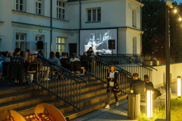 Кінотеатр під відкритим небом у Варшаві в середу