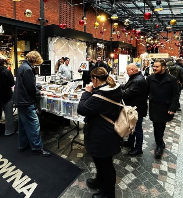 Strefa Winylowa na Targach Jestem Slow #DzieńKobiet w Elektrowni Powiśle